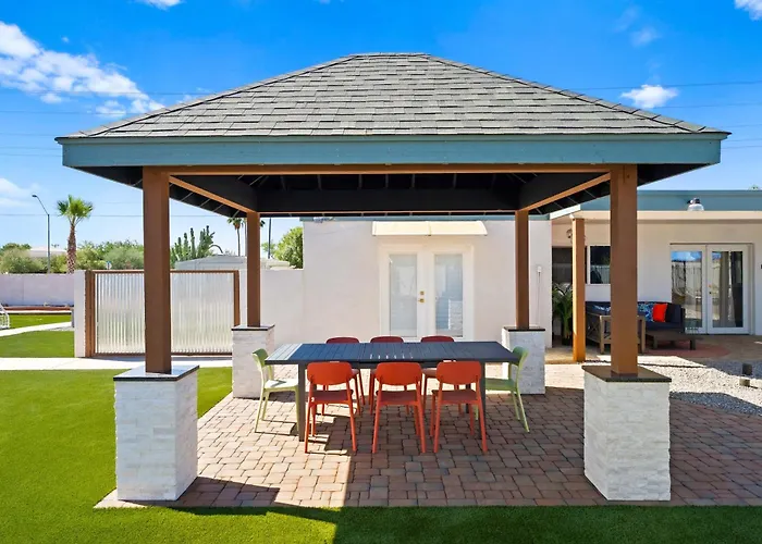 Sonoran Grove Epic Yard With Two Pickleball Courts