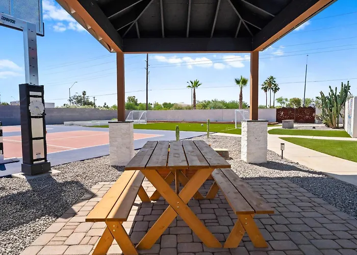 Dom wakacyjny Sonoran Grove Epic Yard With Two Pickleball Courts Scottsdale